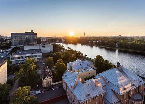 Вид на воду и зелень